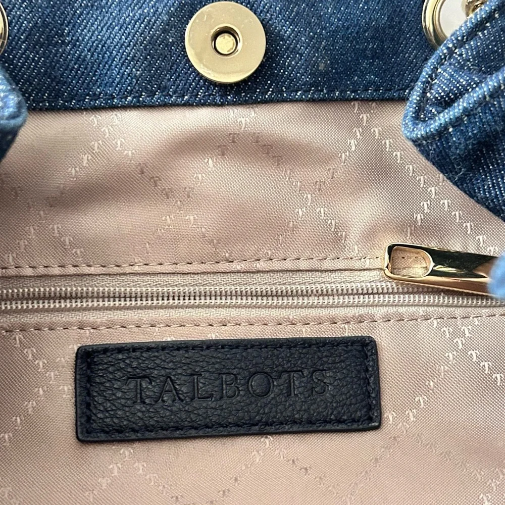 Quilted Navy Shoulder Bag with Gold Chain Strap
